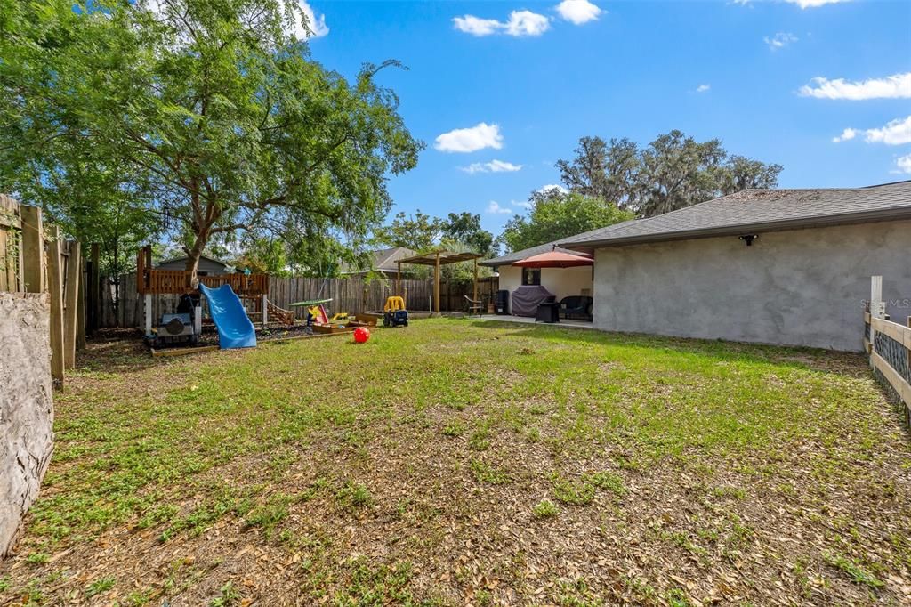 En Venta: $295,000 (3 camas, 2 baños, 1883 Pies cuadrados)