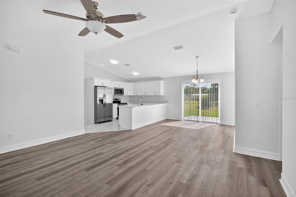 Active With Contract: $299,900 (3 beds, 2 baths, 1272 Square Feet)