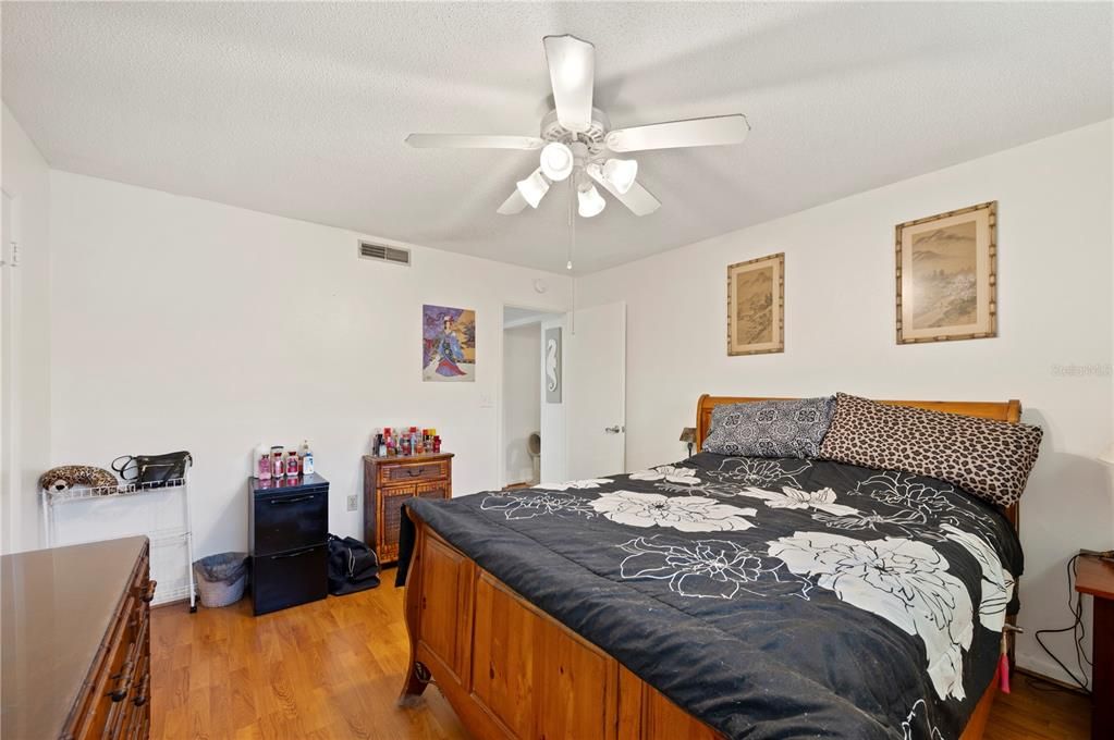 For Sale: $155,000 (2 beds, 2 baths, 1176 Square Feet)