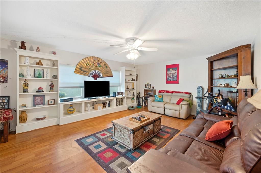 For Sale: $155,000 (2 beds, 2 baths, 1176 Square Feet)