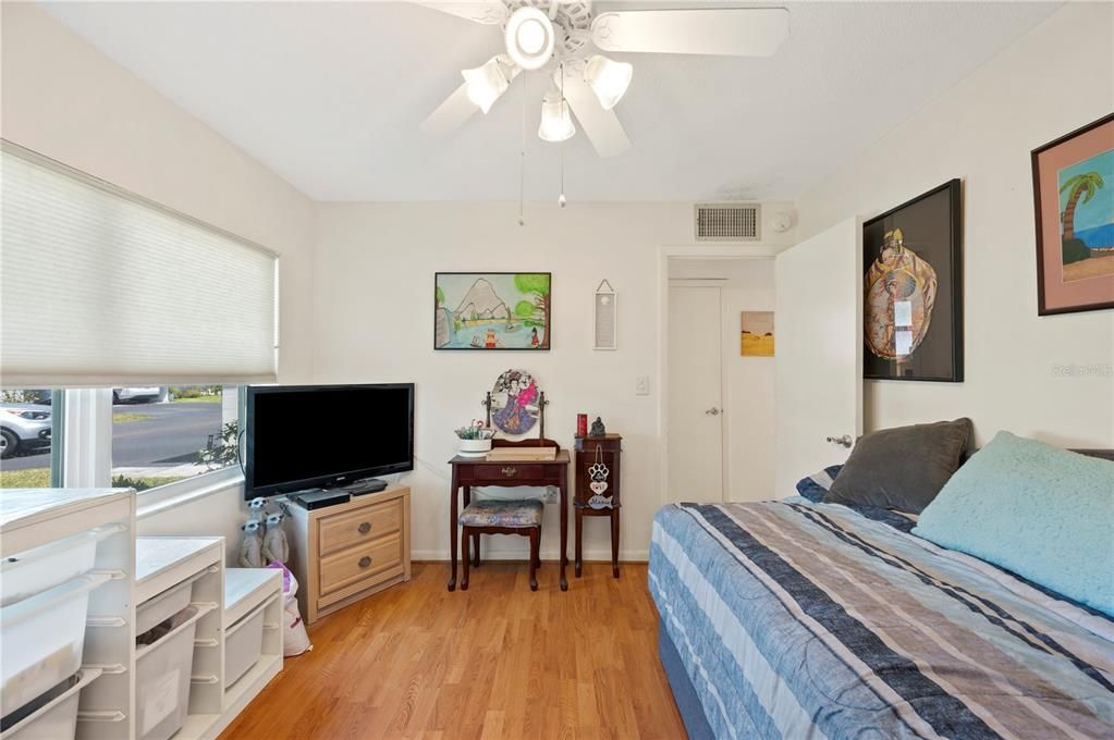 For Sale: $155,000 (2 beds, 2 baths, 1176 Square Feet)