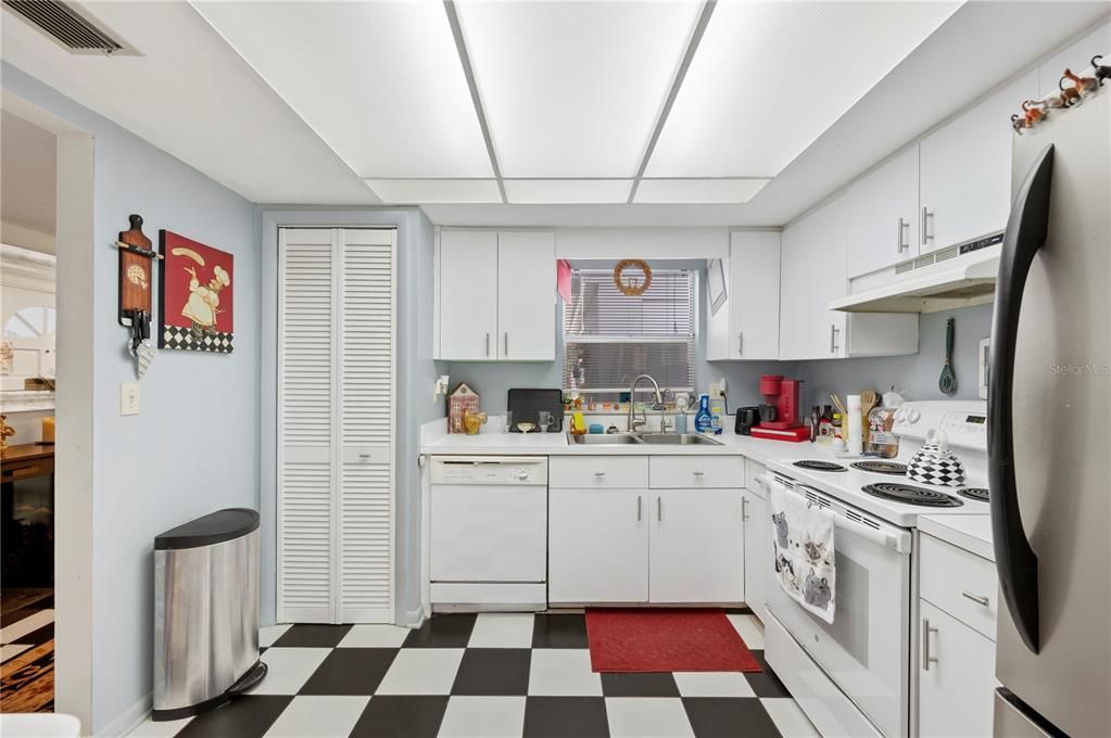 For Sale: $155,000 (2 beds, 2 baths, 1176 Square Feet)