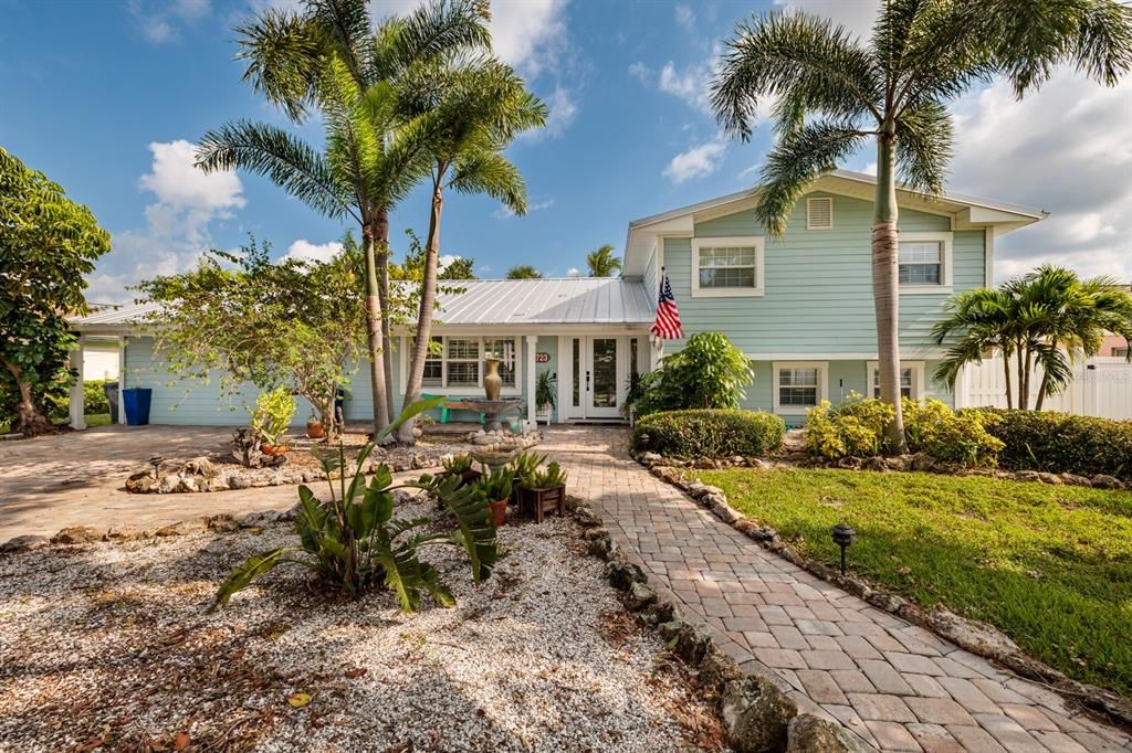 最近售出: $778,000 (4 贝兹, 3 浴室, 2362 平方英尺)