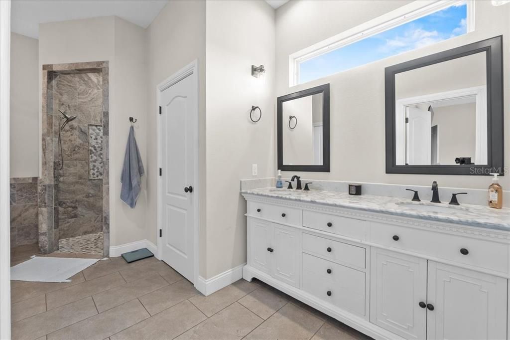 For Sale: $5,500,000 (6 beds, 5 baths, 6972 Square Feet)