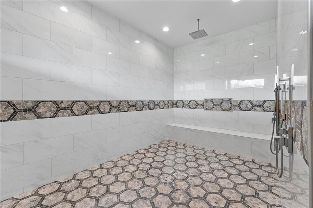 For Sale: $5,500,000 (6 beds, 5 baths, 6972 Square Feet)