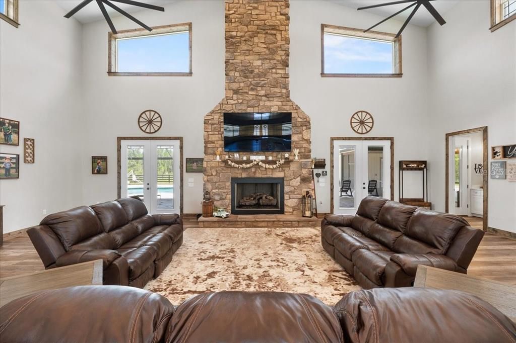 For Sale: $5,500,000 (6 beds, 5 baths, 6972 Square Feet)