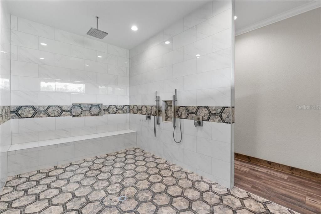 For Sale: $5,500,000 (6 beds, 5 baths, 6972 Square Feet)