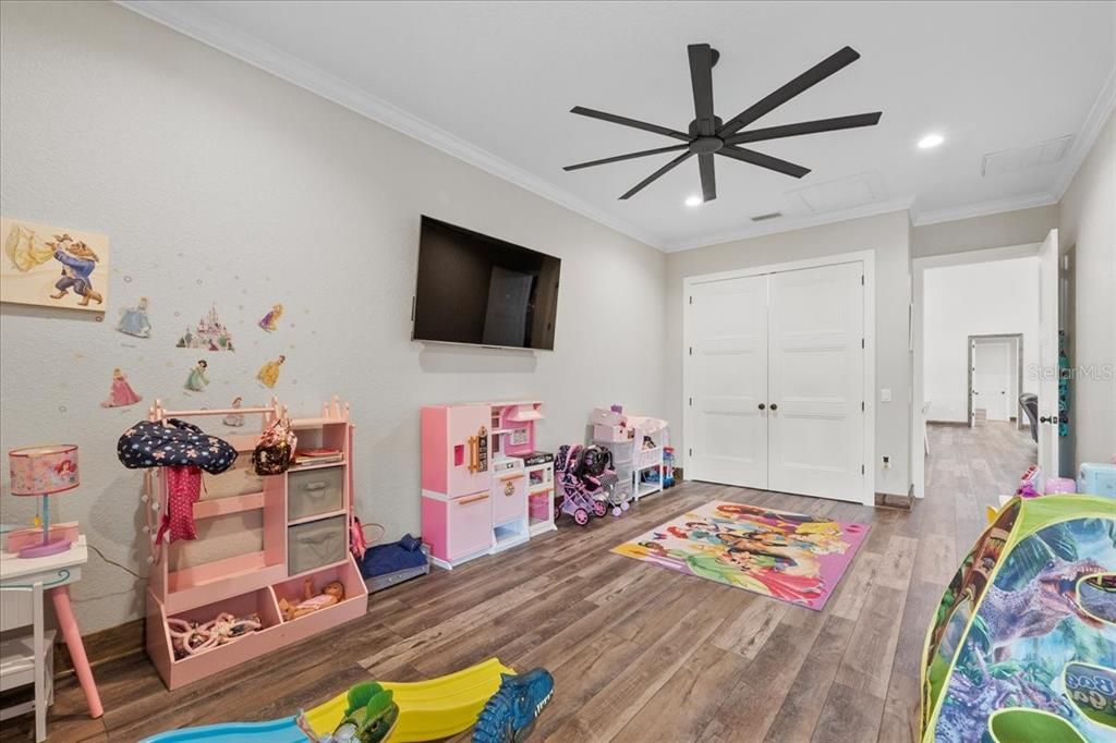 For Sale: $5,500,000 (6 beds, 5 baths, 6972 Square Feet)