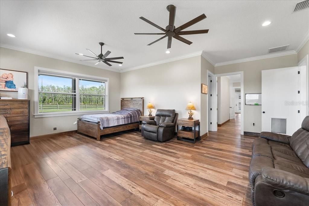 For Sale: $5,500,000 (6 beds, 5 baths, 6972 Square Feet)