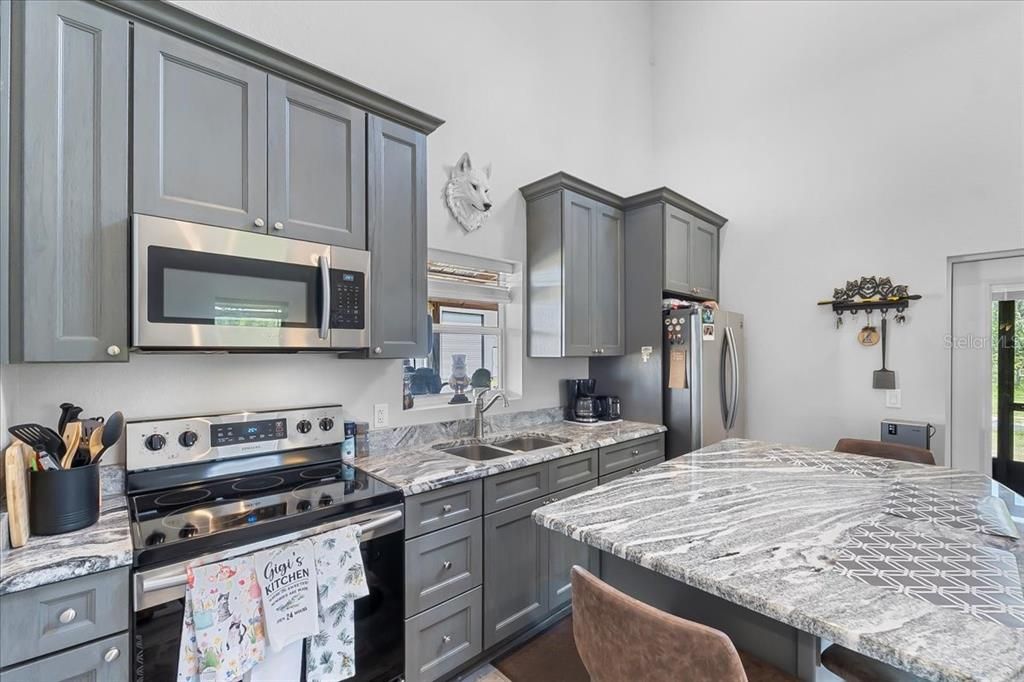 For Sale: $5,500,000 (6 beds, 5 baths, 6972 Square Feet)