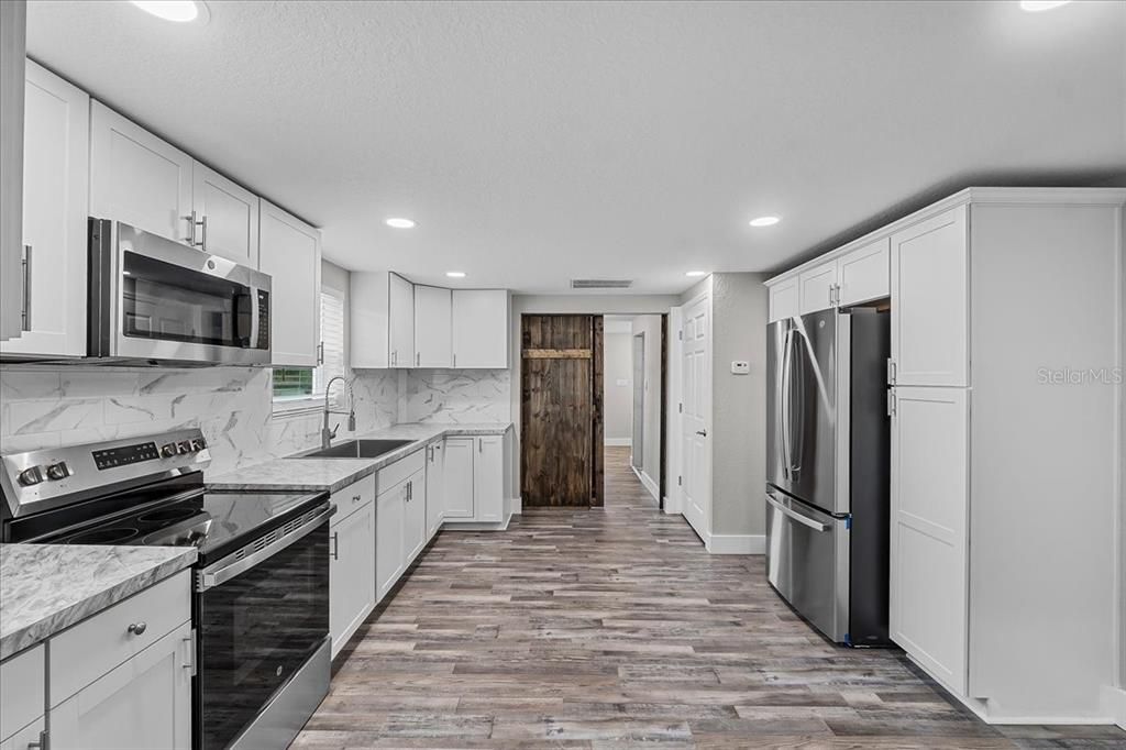 For Sale: $5,500,000 (6 beds, 5 baths, 6972 Square Feet)