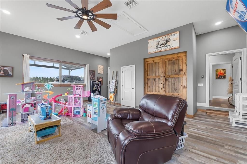 For Sale: $5,500,000 (6 beds, 5 baths, 6972 Square Feet)