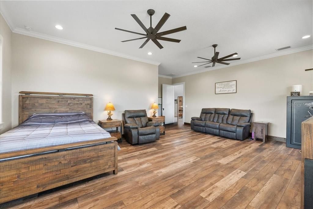 For Sale: $5,500,000 (6 beds, 5 baths, 6972 Square Feet)