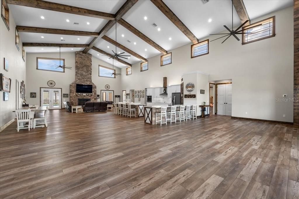 For Sale: $5,500,000 (6 beds, 5 baths, 6972 Square Feet)