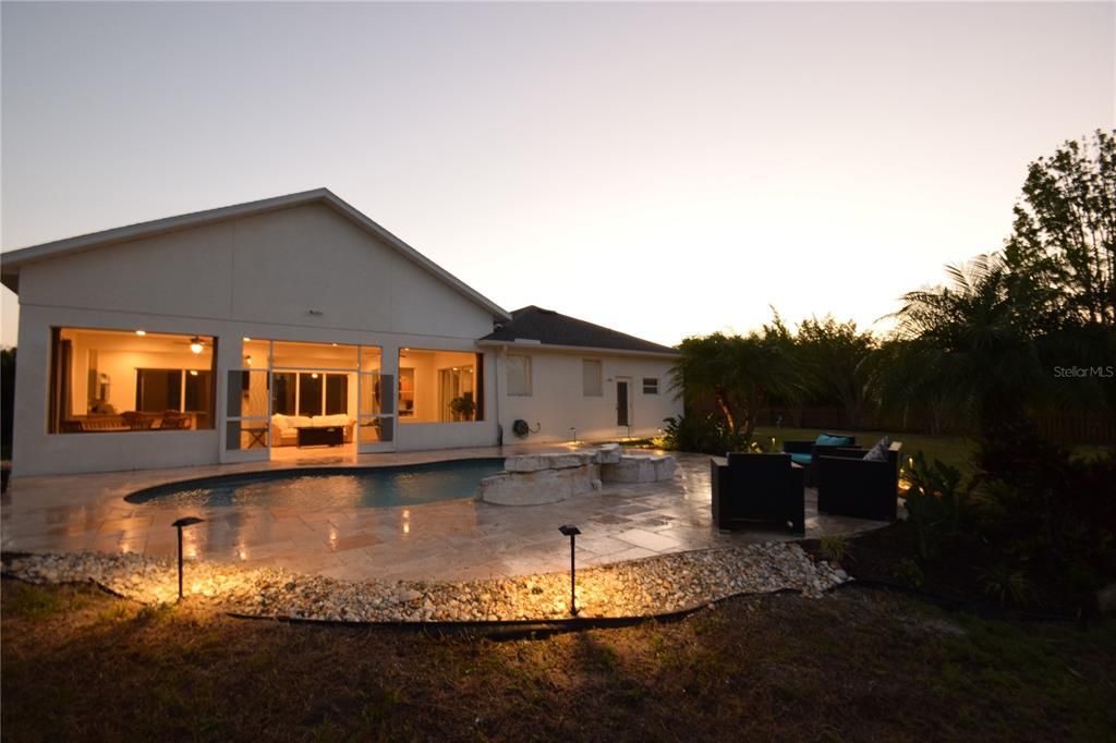 For Sale: $839,000 (5 beds, 3 baths, 2595 Square Feet)