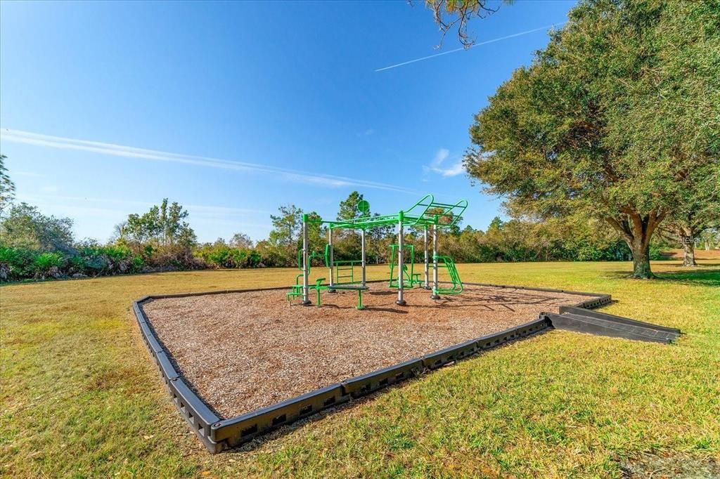 For Sale: $839,000 (5 beds, 3 baths, 2595 Square Feet)