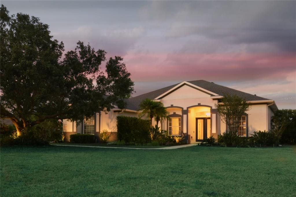 For Sale: $839,000 (5 beds, 3 baths, 2595 Square Feet)