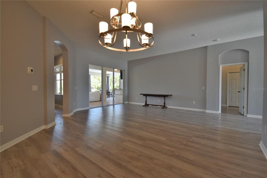 For Sale: $839,000 (5 beds, 3 baths, 2595 Square Feet)