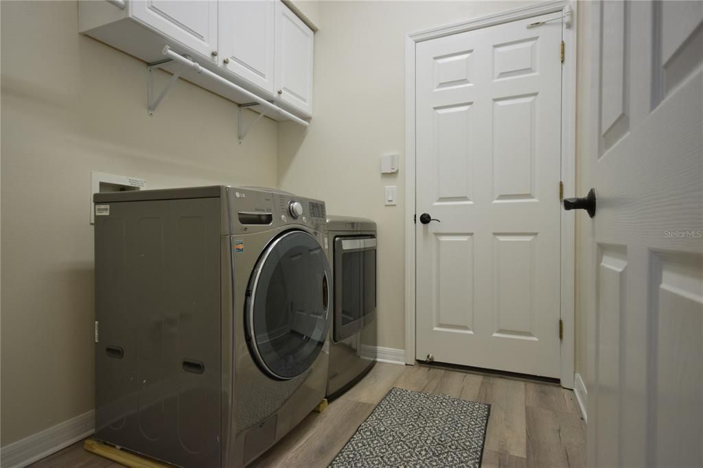 For Sale: $839,000 (5 beds, 3 baths, 2595 Square Feet)