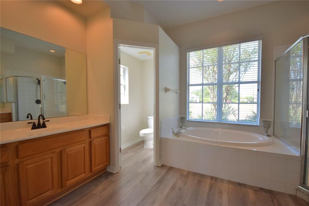 For Sale: $839,000 (5 beds, 3 baths, 2595 Square Feet)