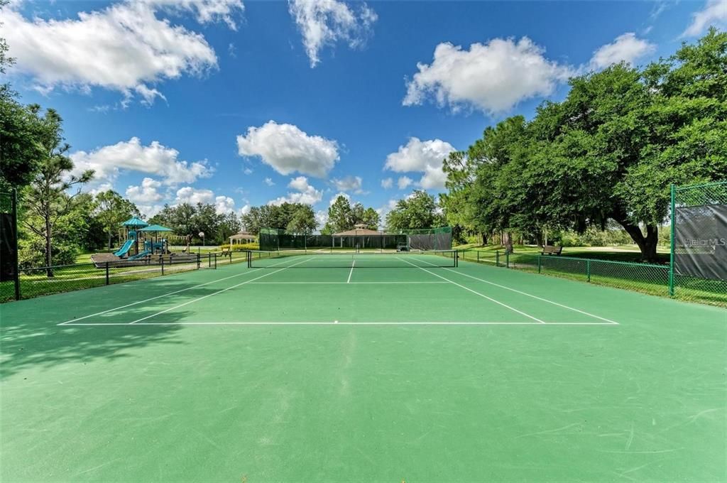 For Sale: $839,000 (5 beds, 3 baths, 2595 Square Feet)