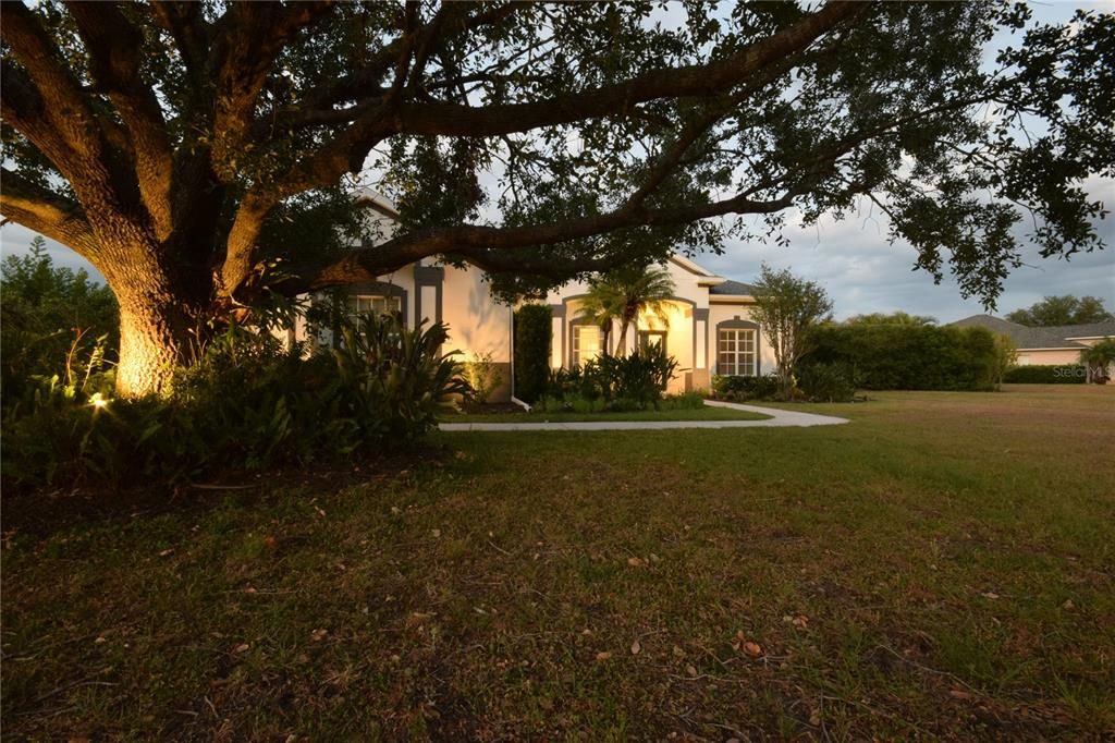 For Sale: $839,000 (5 beds, 3 baths, 2595 Square Feet)