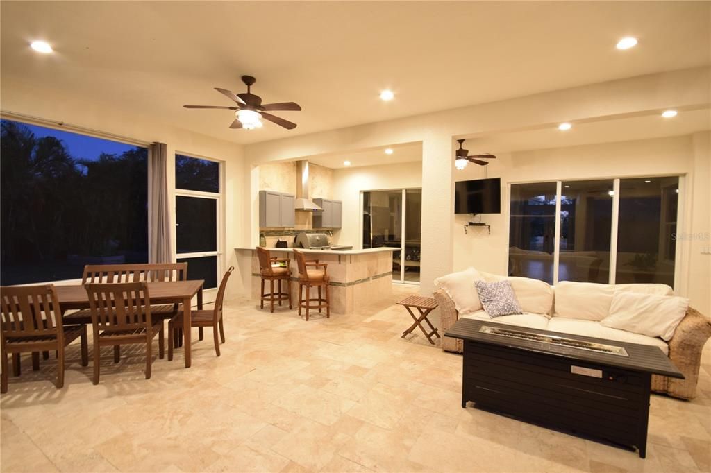 For Sale: $839,000 (5 beds, 3 baths, 2595 Square Feet)