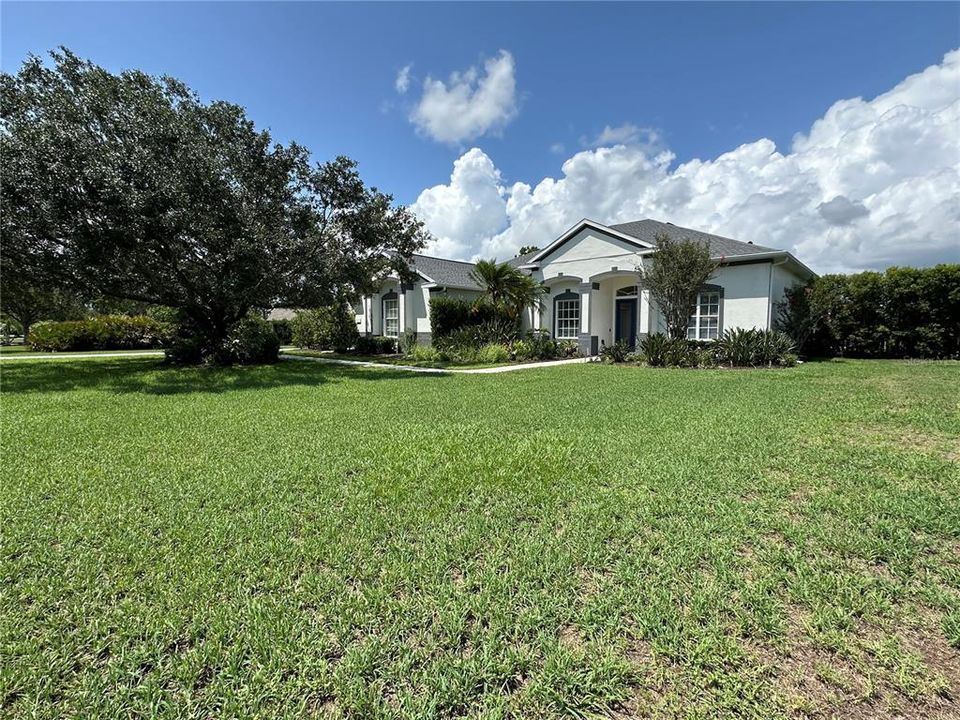 For Sale: $839,000 (5 beds, 3 baths, 2595 Square Feet)