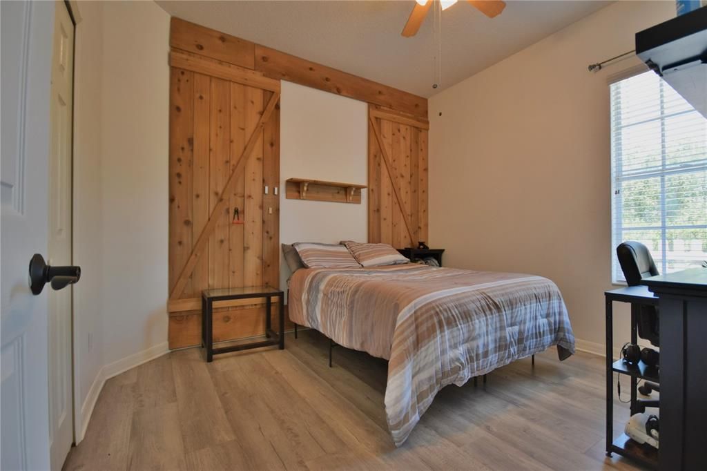 For Sale: $839,000 (5 beds, 3 baths, 2595 Square Feet)