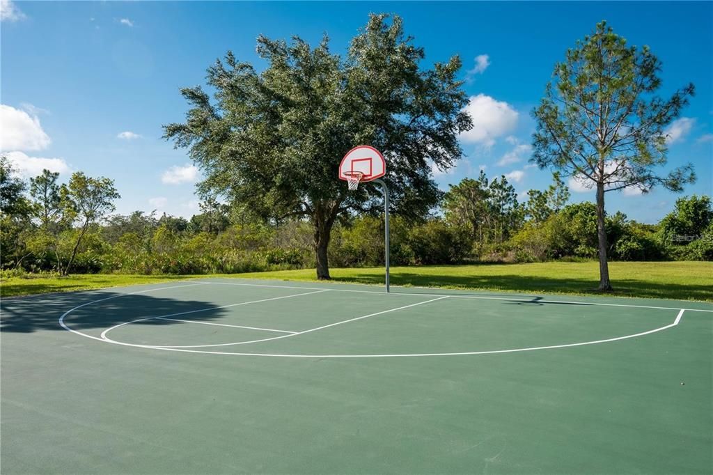 For Sale: $839,000 (5 beds, 3 baths, 2595 Square Feet)