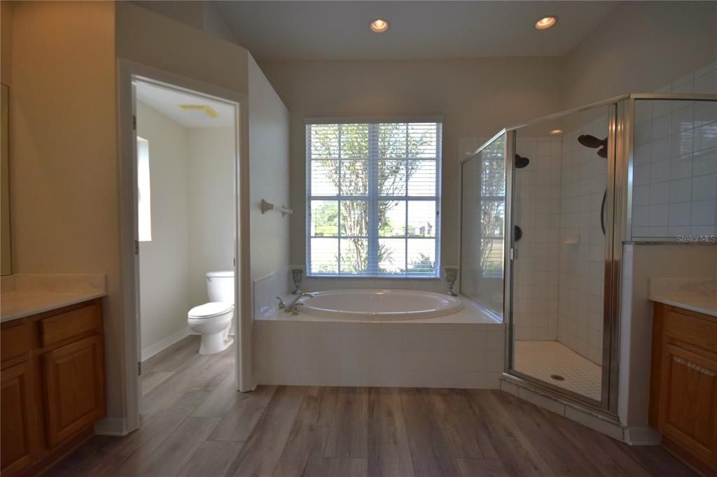 For Sale: $839,000 (5 beds, 3 baths, 2595 Square Feet)