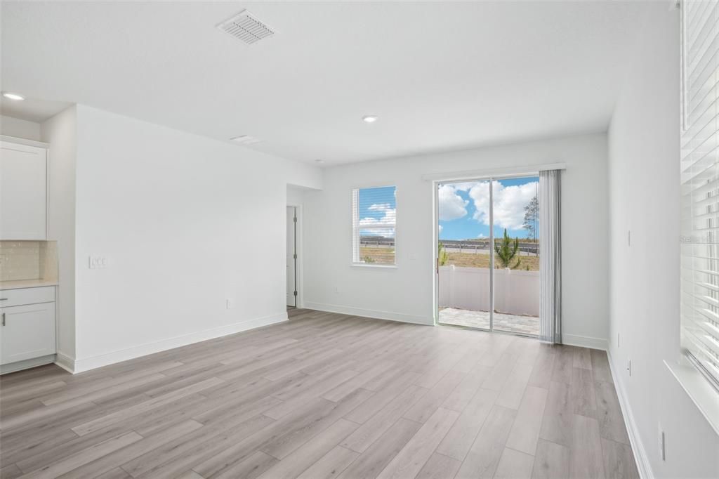 待售: $415,745 (4 贝兹, 2 浴室, 2054 平方英尺)