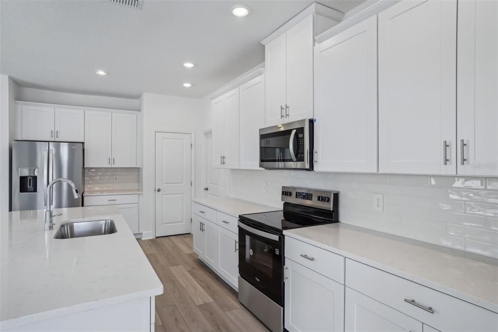 待售: $415,745 (4 贝兹, 2 浴室, 2054 平方英尺)