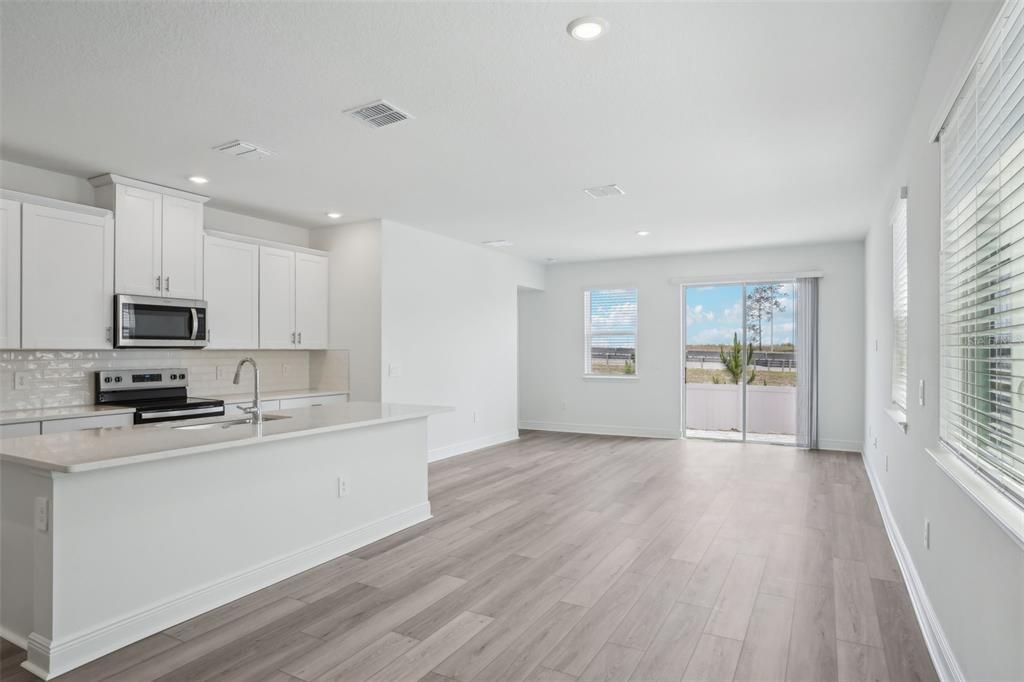 待售: $415,745 (4 贝兹, 2 浴室, 2054 平方英尺)