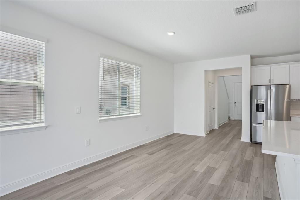 待售: $415,745 (4 贝兹, 2 浴室, 2054 平方英尺)