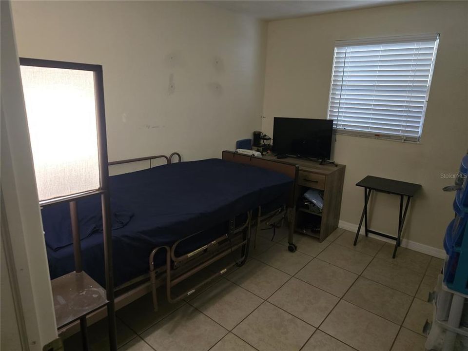 For Sale: $280,000 (5 beds, 2 baths, 1684 Square Feet)