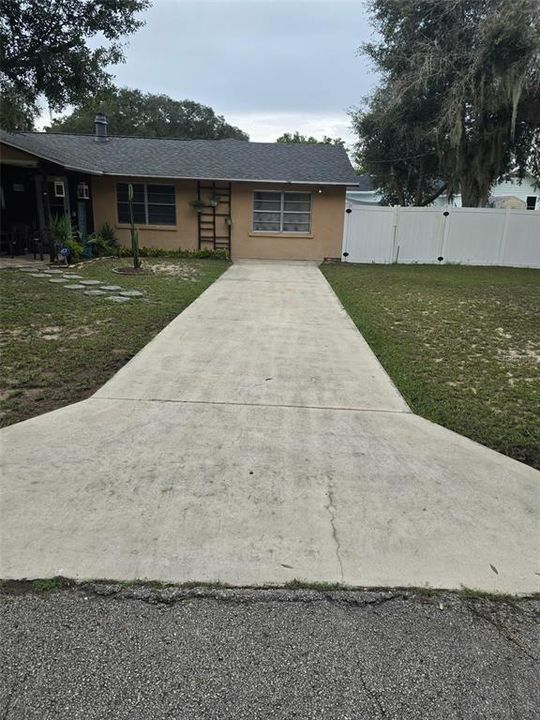 For Sale: $280,000 (5 beds, 2 baths, 1684 Square Feet)