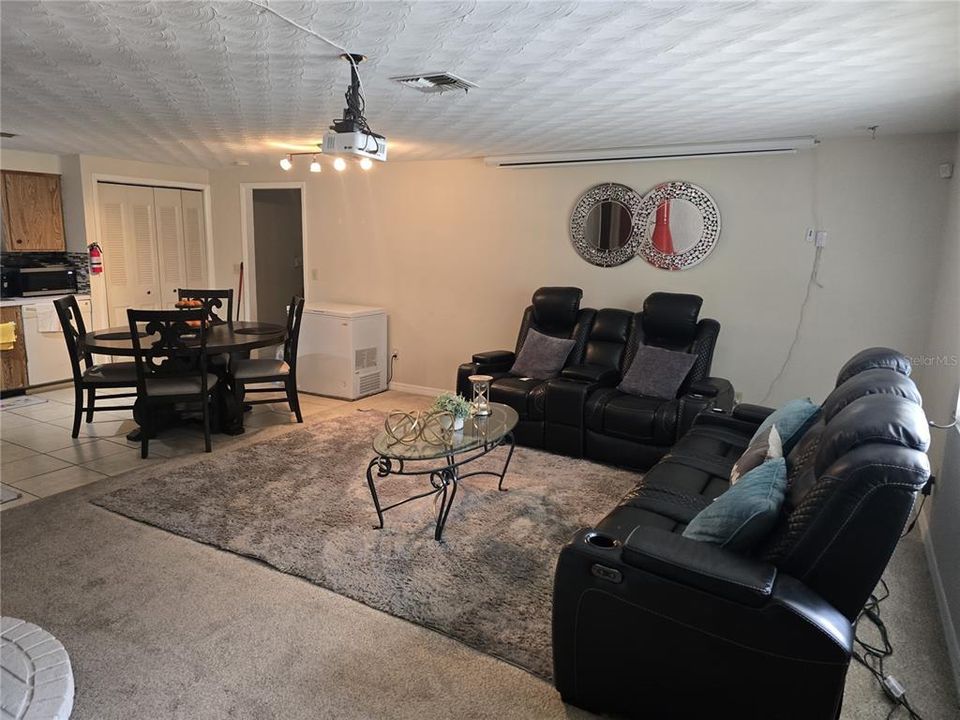 For Sale: $280,000 (5 beds, 2 baths, 1684 Square Feet)