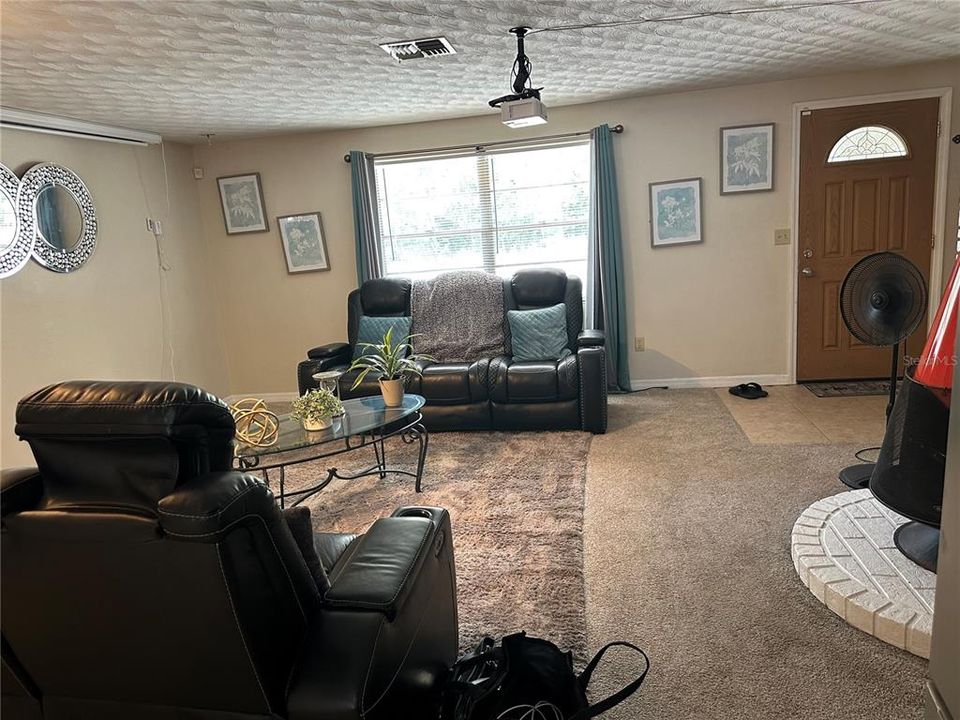 For Sale: $280,000 (5 beds, 2 baths, 1684 Square Feet)