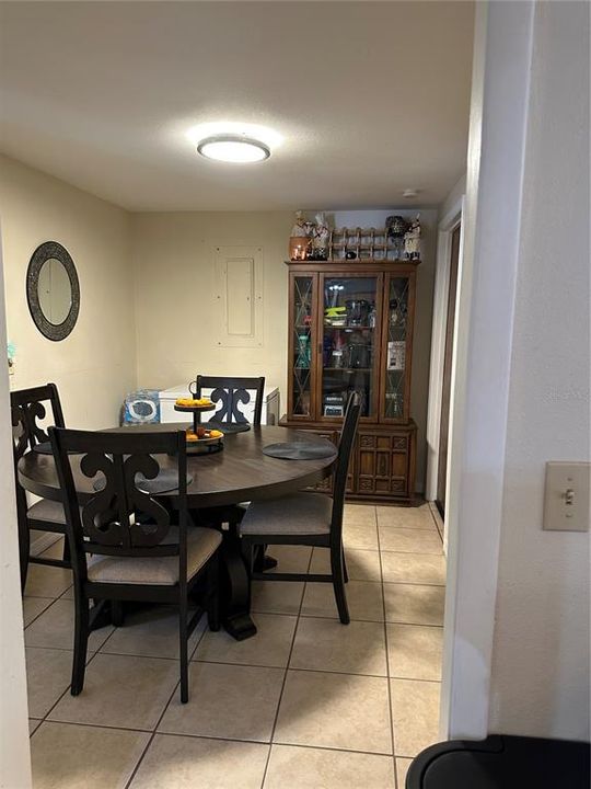 For Sale: $280,000 (5 beds, 2 baths, 1684 Square Feet)