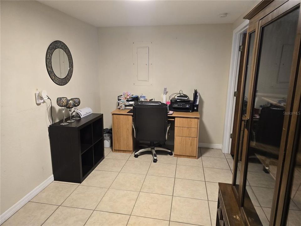 For Sale: $280,000 (5 beds, 2 baths, 1684 Square Feet)