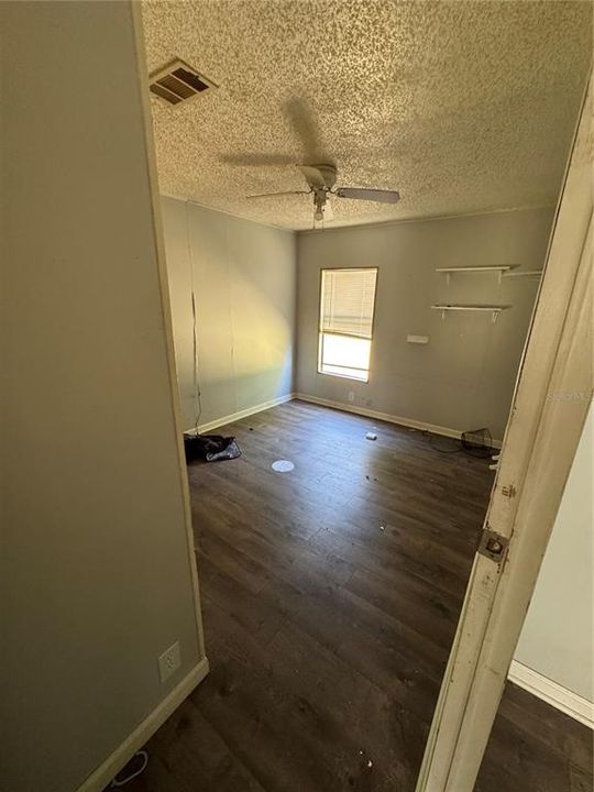 合同活跃: $169,900 (3 贝兹, 2 浴室, 1404 平方英尺)