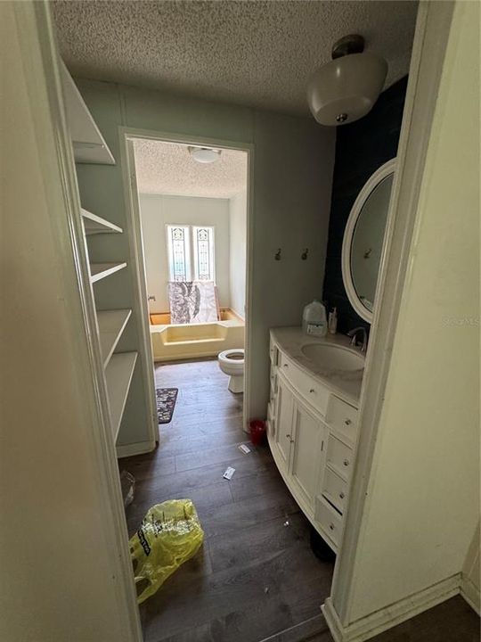 合同活跃: $169,900 (3 贝兹, 2 浴室, 1404 平方英尺)