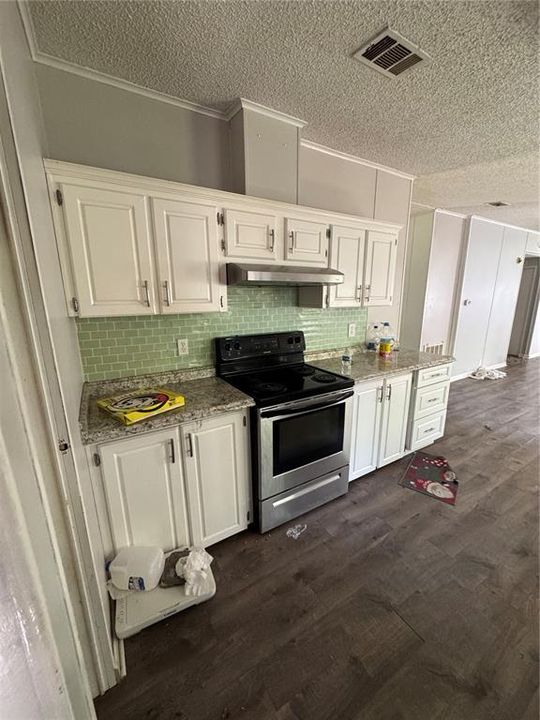 合同活跃: $169,900 (3 贝兹, 2 浴室, 1404 平方英尺)