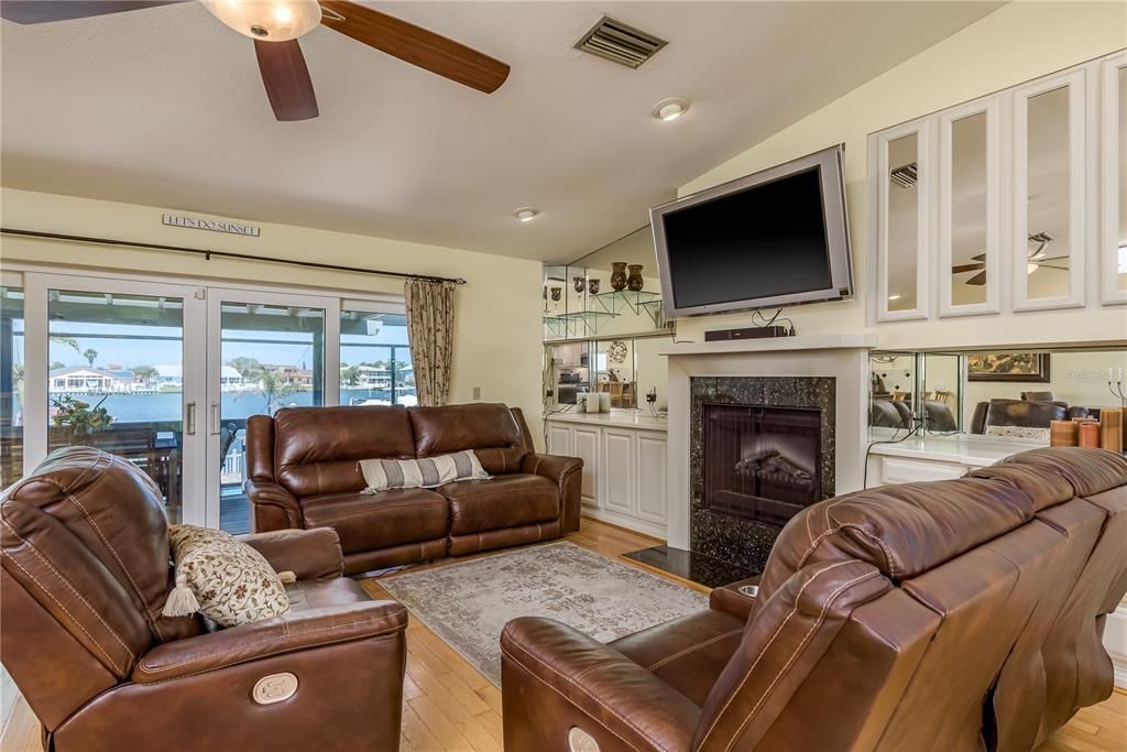 На продажу: $1,599,000 (3 спален, 3 ванн, 1955 Квадратных фут)