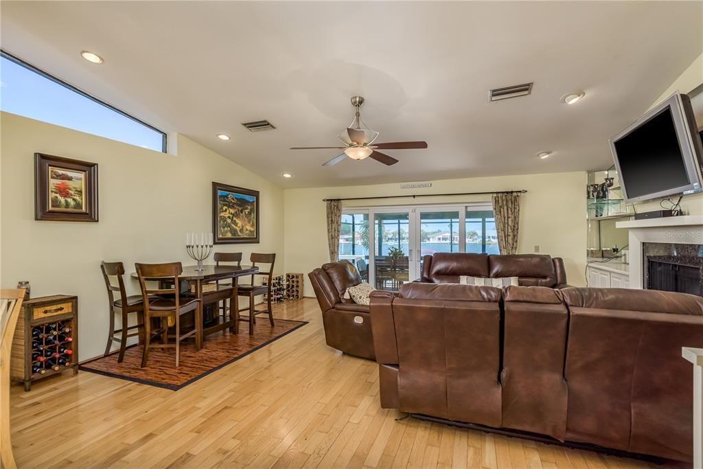 На продажу: $1,599,000 (3 спален, 3 ванн, 1955 Квадратных фут)