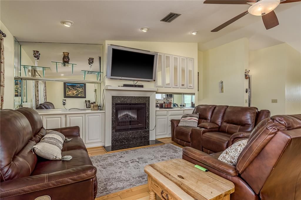 На продажу: $1,599,000 (3 спален, 3 ванн, 1955 Квадратных фут)