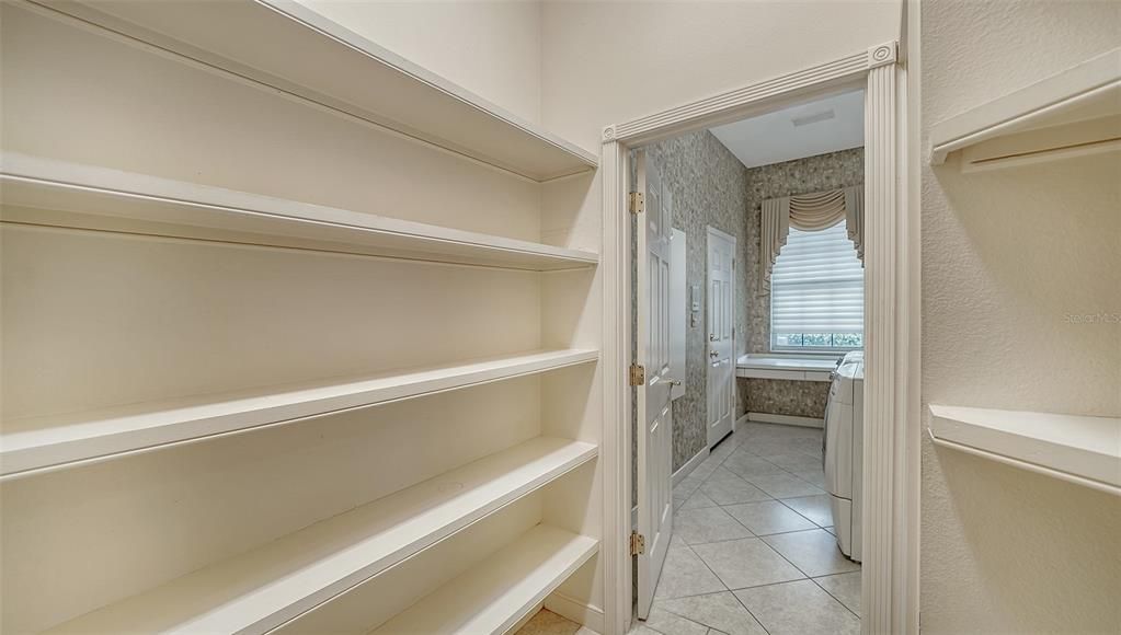 Под контрактом: $1,050,000 (3 спален, 3 ванн, 3021 Квадратных фут)