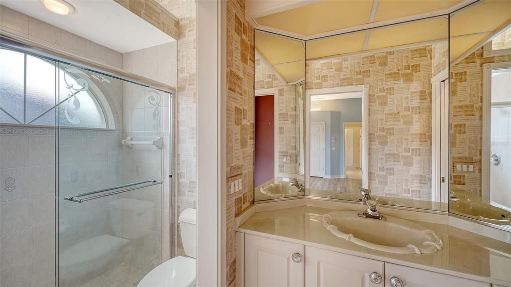 Под контрактом: $1,050,000 (3 спален, 3 ванн, 3021 Квадратных фут)