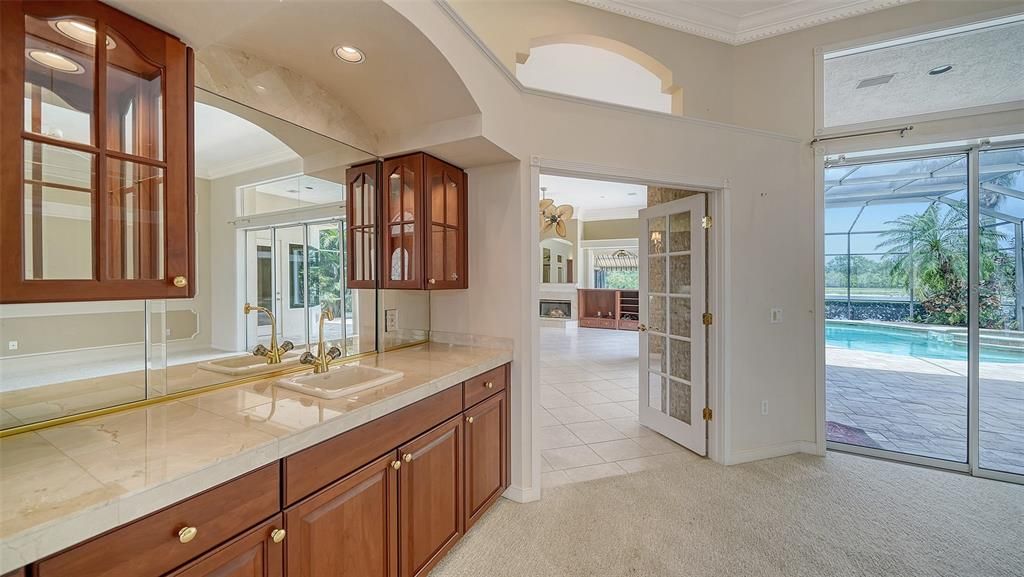 Под контрактом: $1,050,000 (3 спален, 3 ванн, 3021 Квадратных фут)